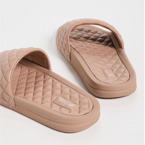 APL Lusso Quilted Slide clay Sandals womens 5 Rose Dust - Picture 3 of 16